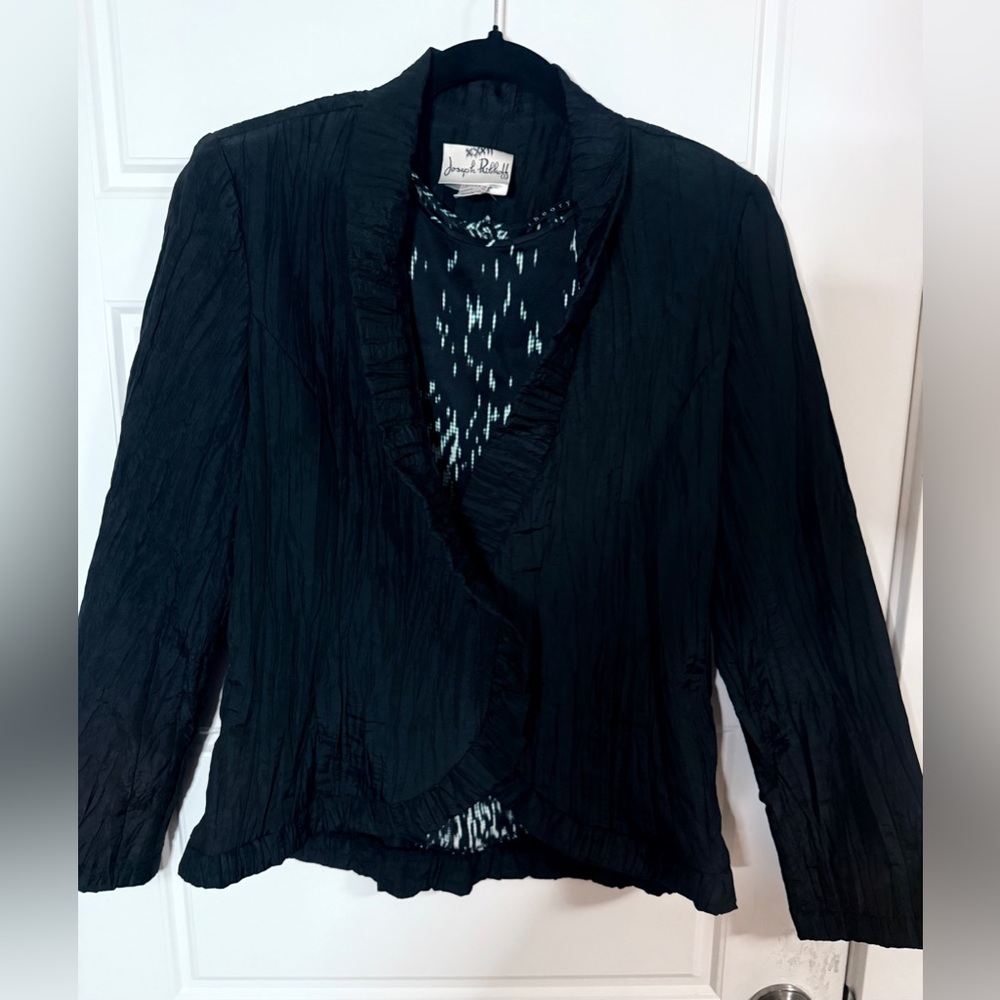 NWT size 10 Joseph Ribkoff Black crinkle blazer. Light and comfortable